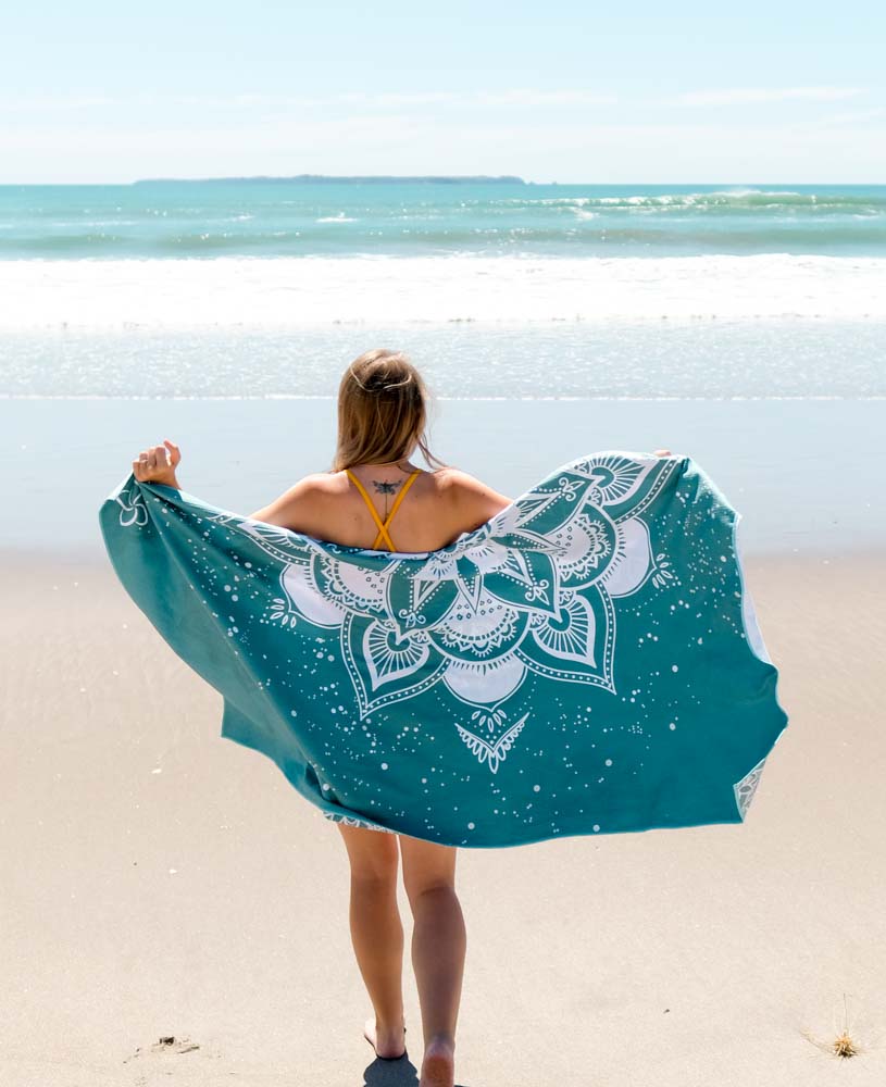 MAHĀNA Mandala recycled beach towel lifestyle – sustainable, sand-free towel for beach days and travel adventures
